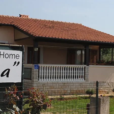 Holiday Ana Apartment Pula